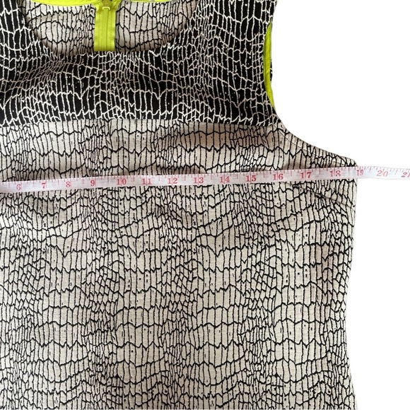 Banana Republic Ivory & Black Sleeveless Structured Tank Top Size 12 Snake Print - Picture 7 of 9